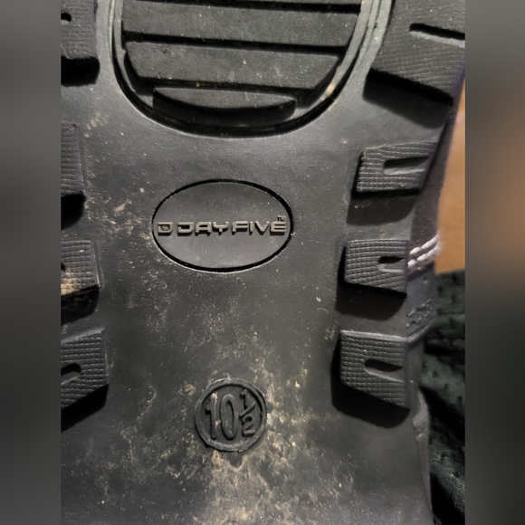 DAY FIVE SHOES - Picture 2 of 5